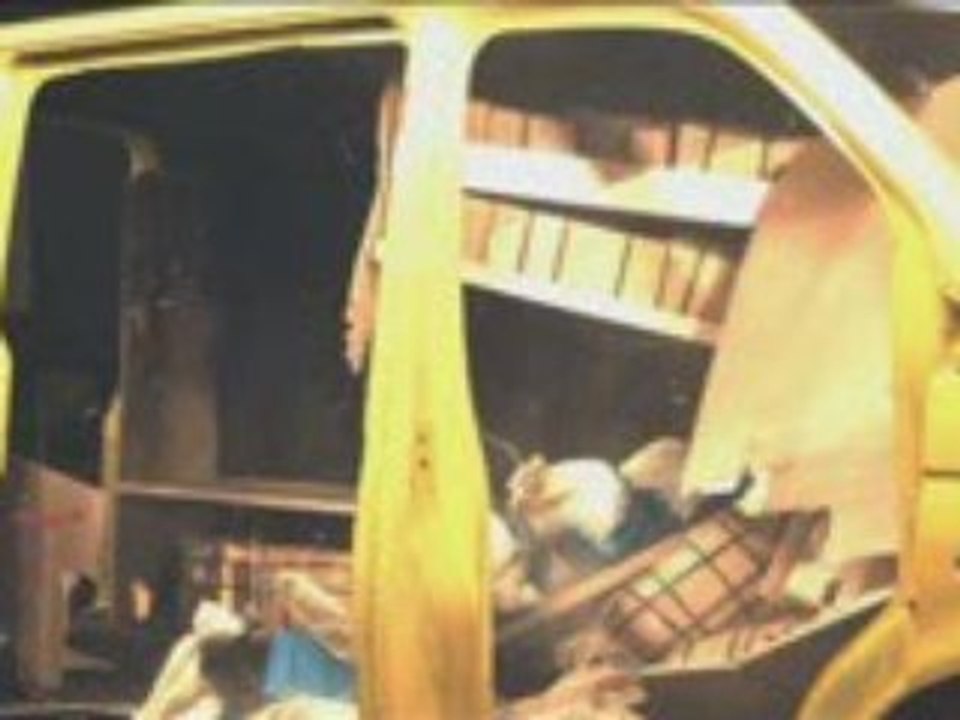 Crash aménagement bois type artisanal - Vue avant droit