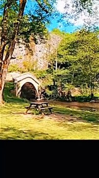 Le pont ROMAIN à PIERRE-PERTHUIS près de VEZELAY en région BOURGOGNE