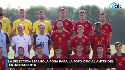 La selección española posa para la foto oficial antes del entrenamiento
