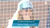 Shakira, supuestamente, hace una señal obscena a Piqué
