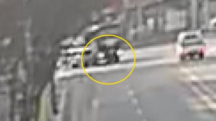 우회전하던 덤프트럭에 건널목 건너던 80대 숨져 / YTN