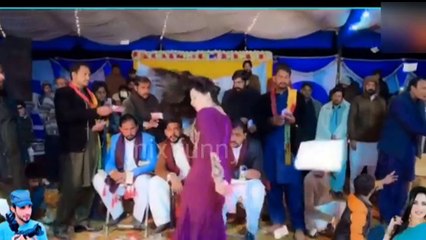 Mesmerizing Dance Performance by Chahat Baloch in 'Chaskay Kyun Lenda' 💃