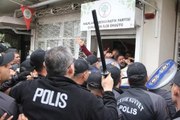 ADANA'DA HDP'LİLER İLE POLİS ARASINDA GERGİNLİK