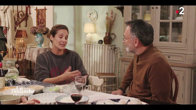 FEMME ACTUELLE - Je n'ai personne pour m'aider : ce moment très gênant que Julie de Bona a partagé avec Gérard Jugnot