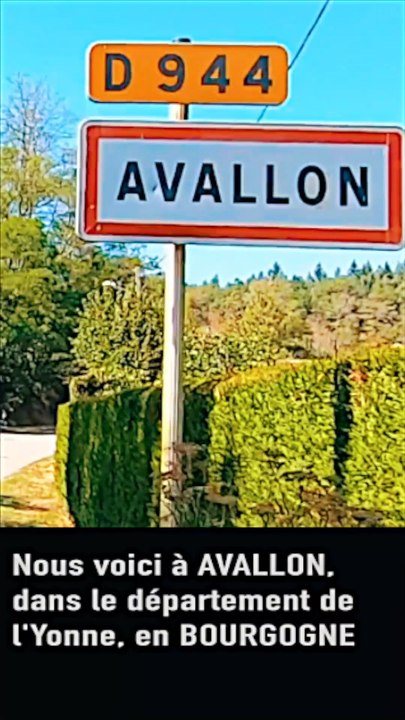 1 - AVALLON perchée sur des ROCHERS dans l'YONNE en BOURGOGNE