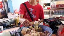 Indonesian Street Food Tour of Glodok (Chinatown) in Jakarta - DELICIOUS Indonesia Food! 4