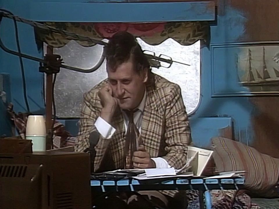 Kurt Olssons Rockvideor - Till den person som tillgrep en väska i grönt i kön på Centralen igår