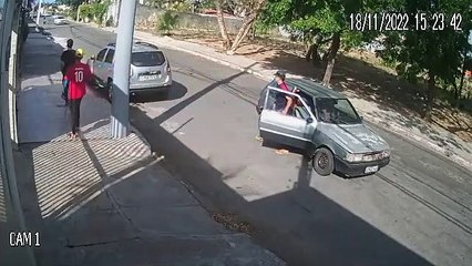 Câmeras flagram roubo no bairro Passaré, em Fortaleza