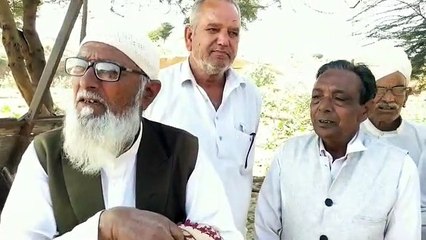 Télécharger la video: साम्प्रदायिक सौहार्द की मिसाल: मुस्लिम बुजुर्ग की निगरानी में गोशाला के गोवंश की देखभाल