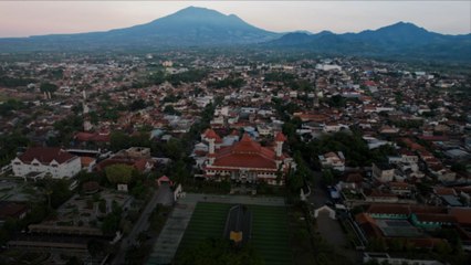 Indonésie : un séisme de magnitude 5,6 touche la ville de Cianjur sur l'île de Java