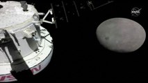 Le immagini della navicella spaziale Orion mentre sorvola la Luna
