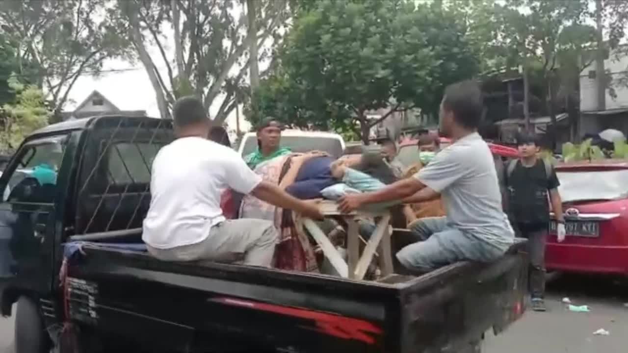 Un seísmo de magnitud 5,6 deja más de un centenar de muertos y 700 heridos en Indonesia