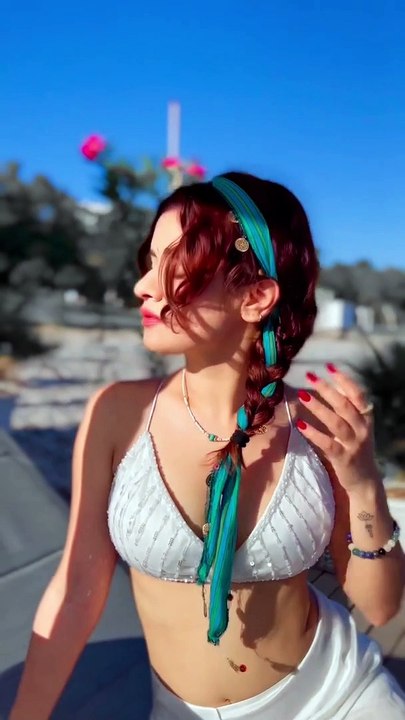 Avneet Kaur looks like a mermaid in white dress