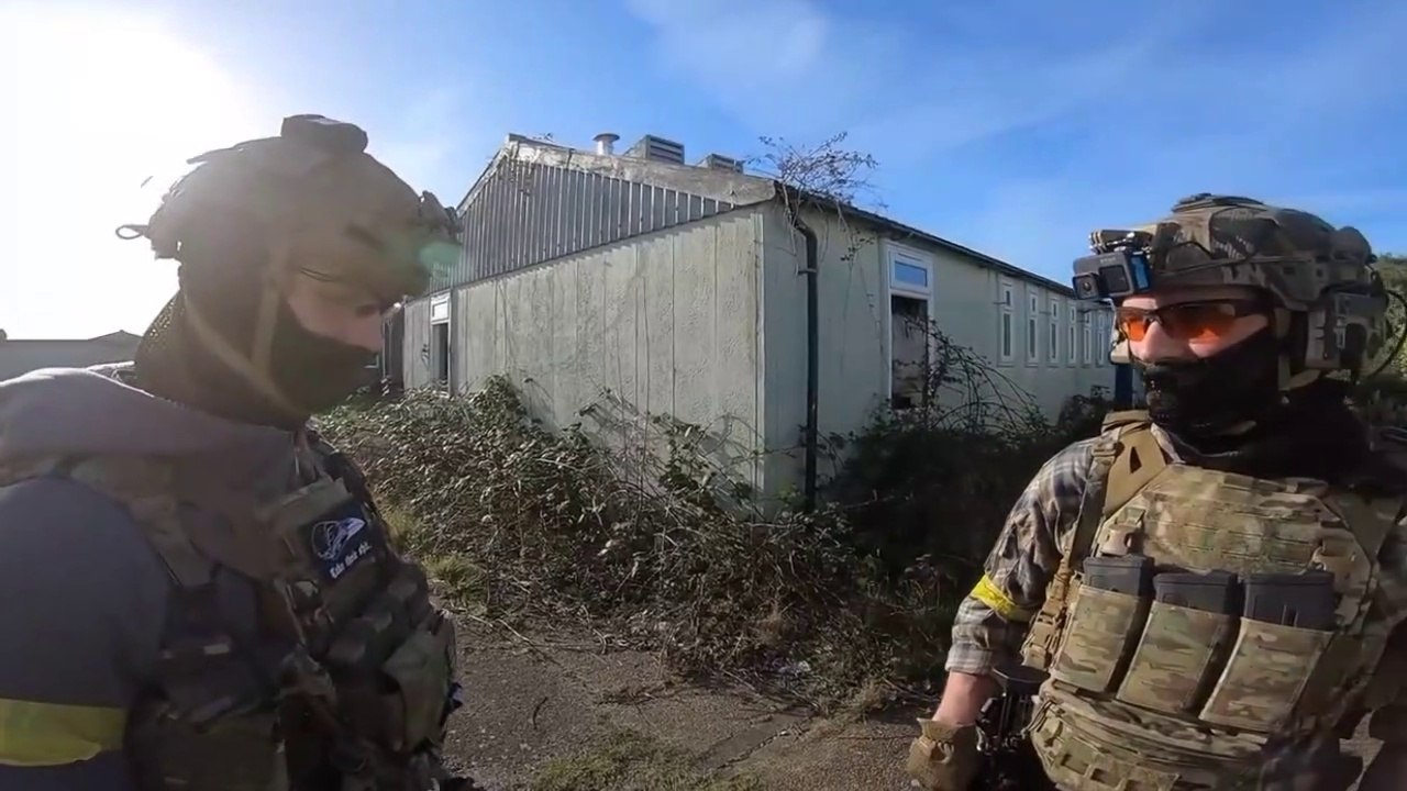 50 Airsoft Players VS 2 Former British Army Soldiers!! INTENSE CQB