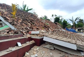 Endonezya'daki depremde can kaybı 162'ye yükseldi