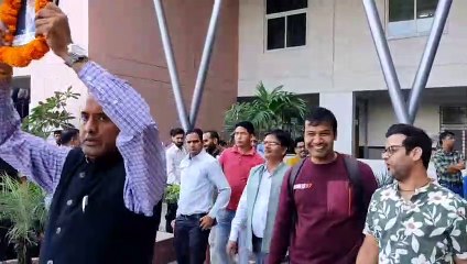 पचास हजार मुकदमों में मिली सिर्फ तारीख, कर्मचारियों ने क्रमिक अनशन किया शुरू