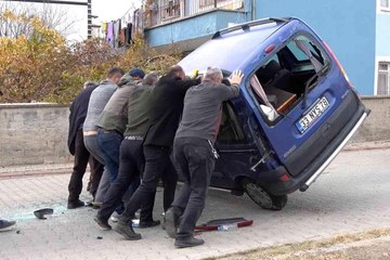 Kırıkkale'de okul servisi ile otomobil çarpıştı: 5'i öğrenci 6 yaralı