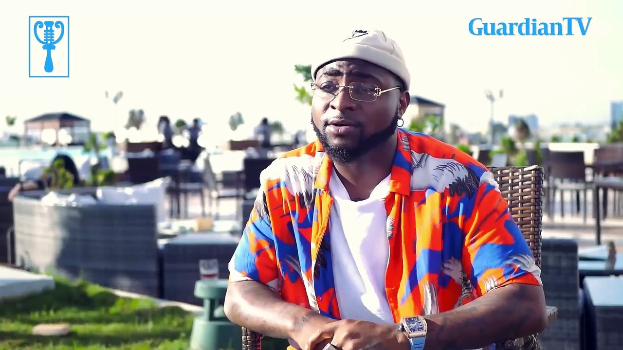Fans greet Davido at 30
