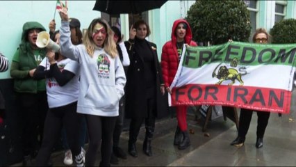 Le donne iraniane fischiano l'inno durante match Inghilterra-Iran