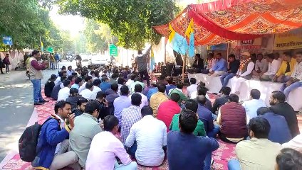 पटवारियों ने किया रास्ता जाम का प्रयास, समझाइश पर हटे