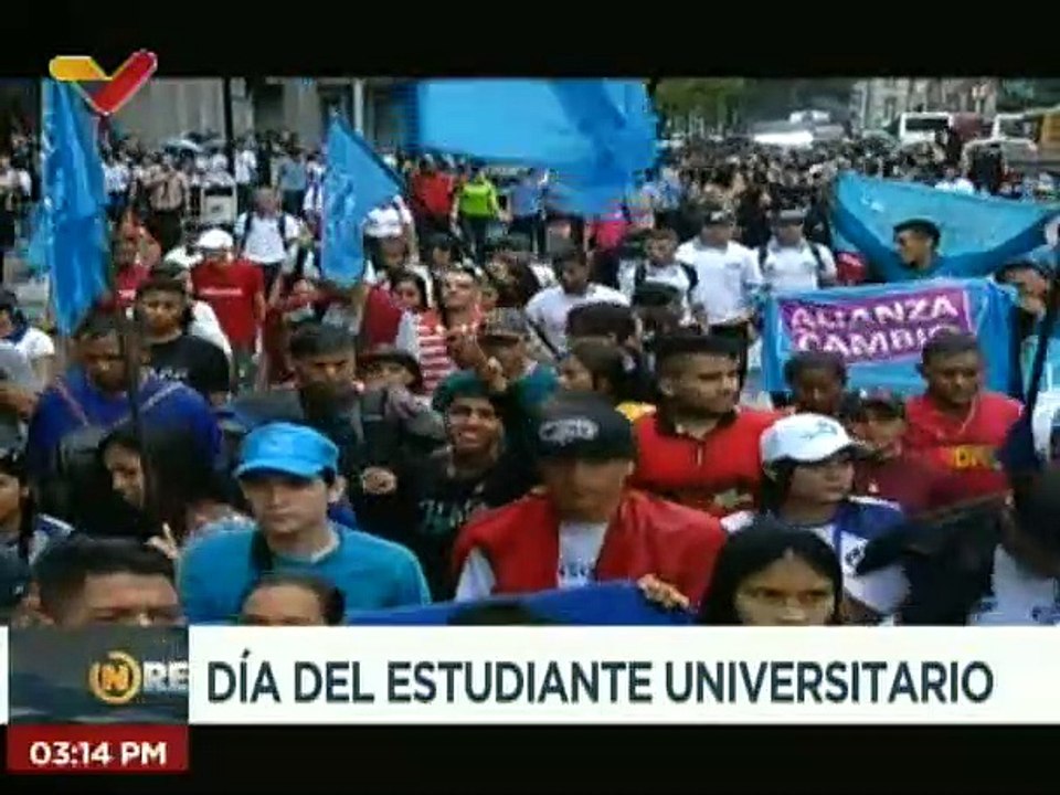 Inicia marcha desde la plaza Salvador Allende por le Día del  Estudiante Universitario
