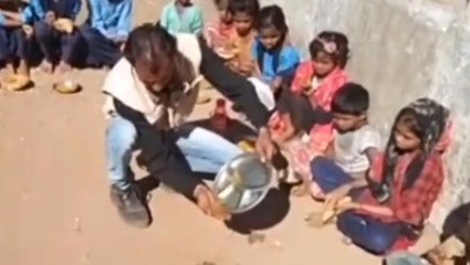 रतलाम: धामनोद में मध्यान भोजन की थाली में दाल ढूंढते रहे पार्षद, देखे खबर