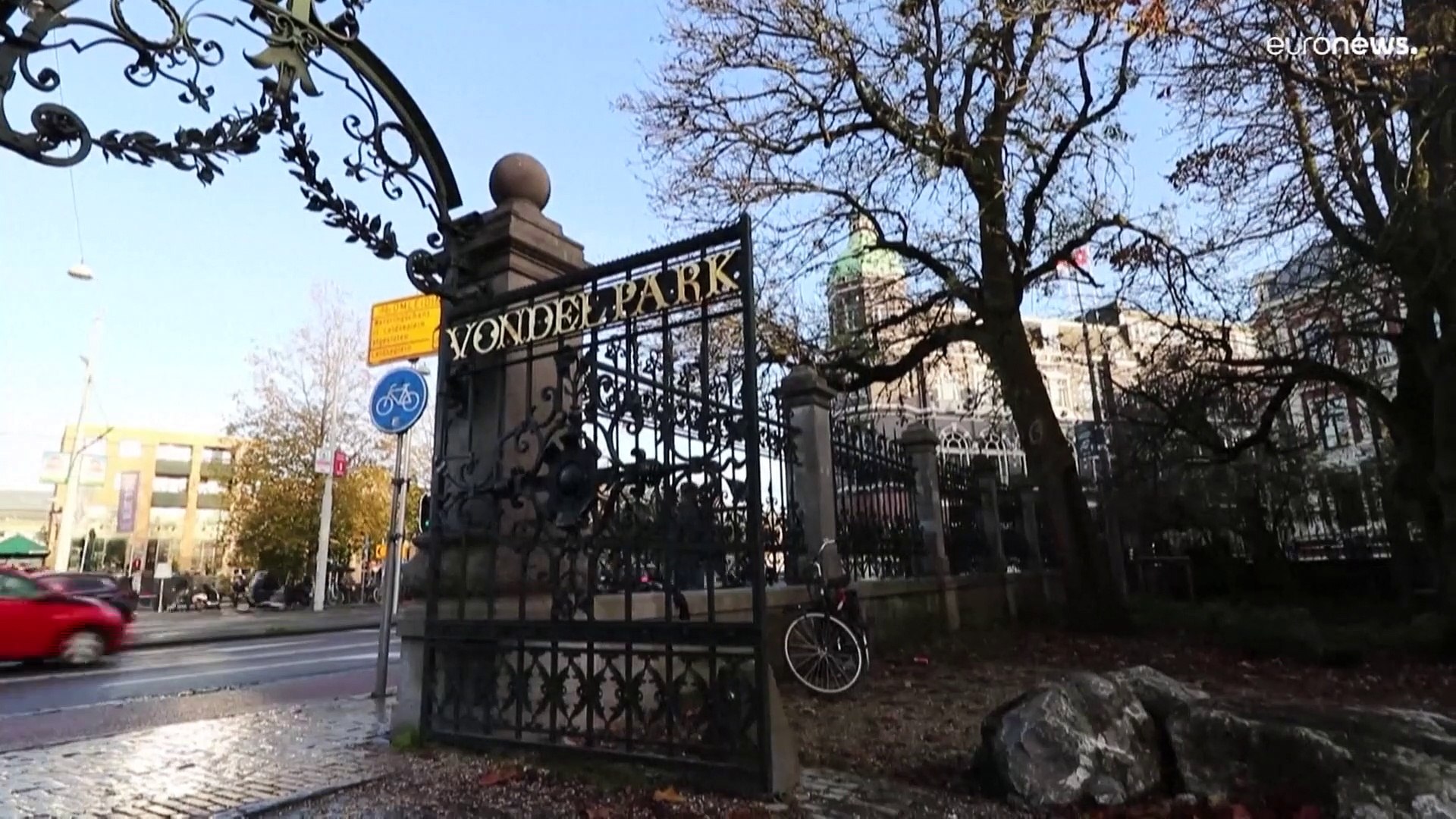 ⁣Особняк для сквоттеров