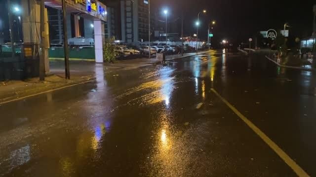 İstanbul'da yer yer etkili olan yağış trafik yoğunluğunu artırıyor