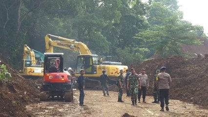 CİRANJANG - Endonezya'da meydana gelen depremin ardından enkaz kaldırma ve temizlik çalışmaları