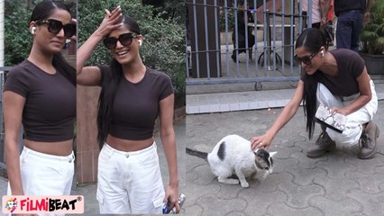 Poonam Pandey Coffee पीने पहुंची Starbucks, Andheri में Shift होने का बनाया Plan! | FilmiBeat