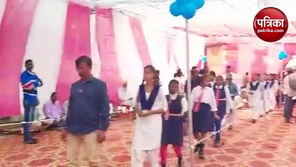रेपिस्ट राम रहीम के सत्संग में पहुंच रहीं स्कूली बच्चियां