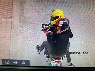 MOTOSİKLETLE YAKLAŞIP KURŞUN YAĞDIRMIŞLARDI; CİNAYET ANI KAMERADA