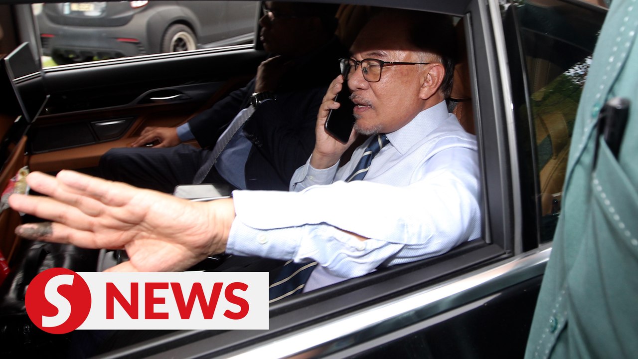 Anwar heads to Istana Negara