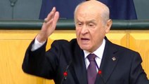 MHP lideri Bahçeli'nin sözleri salonu ayağa kaldırdı: Ölünüzü dirinizi, bir gün hepinizi müstahak olduğunuz sonuçlarla yüzleştireceğiz