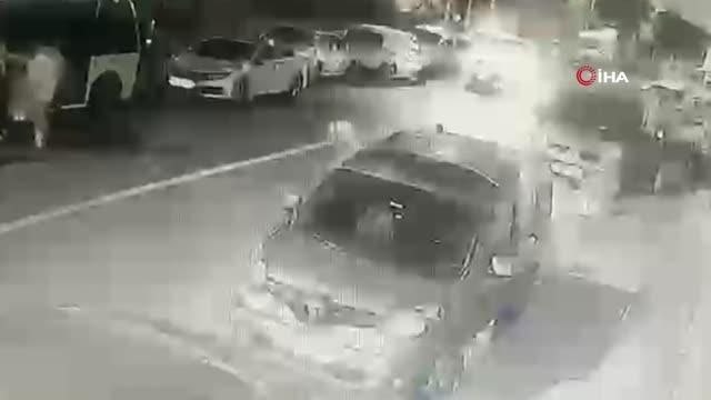 Park halindeki araçlara çarptı, çekici çağırıp kendi aracını böyle kaçırdı