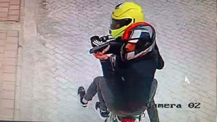 Motosikletle geldiler kurşun yağdırdılar! Cinayet anı kamerada