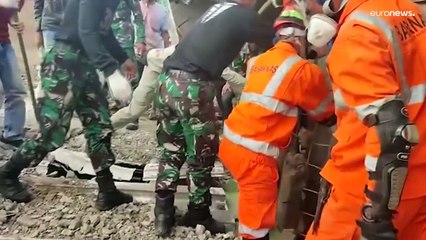 En Indonésie, après le séisme, la recherche des survivants