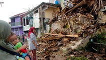Indonesia: Earthquake kills at least 162 and topples buildings on Java island