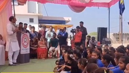 राजगढ़: देरी से कार्यक्रम में पहुंचे &#039;विधायक जी&#039;, बच्चों ने सुनाई ऐसी सजा की दंग रह जाएंगे आप