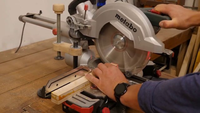 Old shock Absorber + Manual Milling Machine = Original Concept!