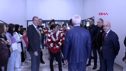 Dünya Tekvando Şampiyonası'nda 2 madalya kazanan Türk Milli Takımı yurda döndü