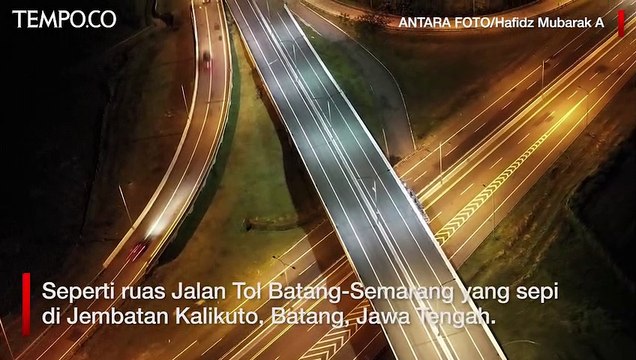 Sepinya Tol Trans Jawa Dilihat dari Udara pada Masa Larangan Mudik