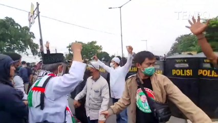 Suasana Jelang Vonis Rizieq Shihab, Simpatisan Berusaha Datangi Pengadilan Negeri Jakarta Timur
