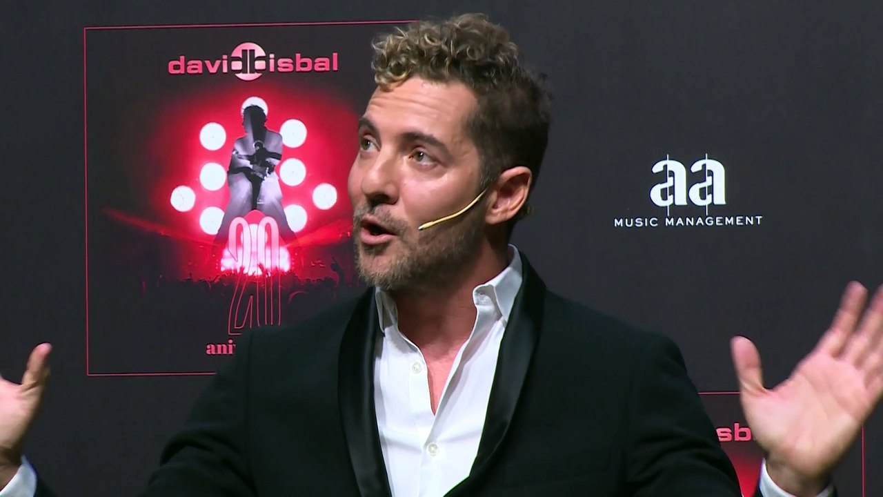 David Bisbal se rompe en directo al recordar a...