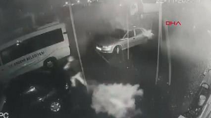 Tekirdağ'da belediyenin park halindeki araçlarının yanması kamerada