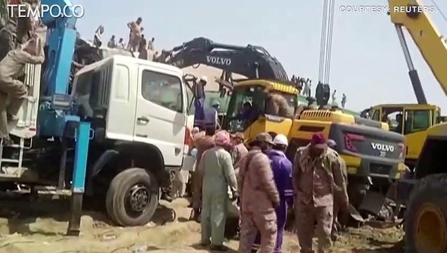 Korban Tewas Mencapai 40 Orang Akibat Kecelakaan Kereta Api di Pakistan