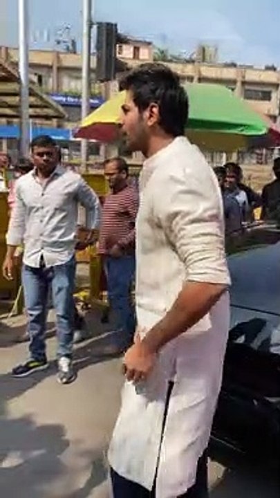 Birthday boy Kartik Aaryan visits Siddhivinayak temple in Mumbai, seeks Ganpati Bappa's blessings
