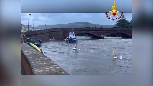 Maltempo, esonda il fiume Temo a Bosa: evacuato un centro anziani