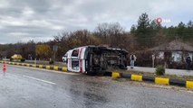 Kontrolden çıkan ambulans devrildi: 3 yaralı