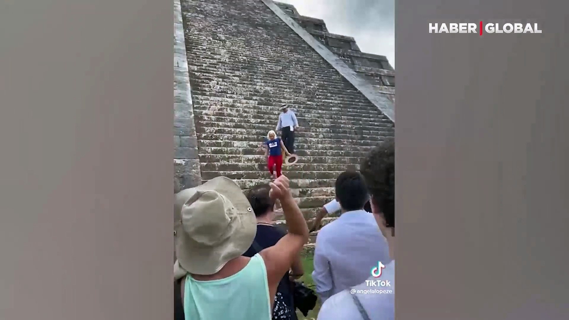 Maya uygarlığına ait tarihi piramide çıkan kadına linç girişimi! -  Dailymotion Video